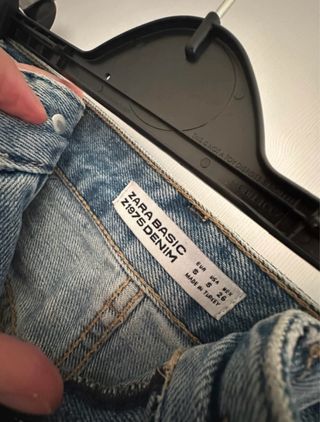 Minifalda vaquera con flores bordadas