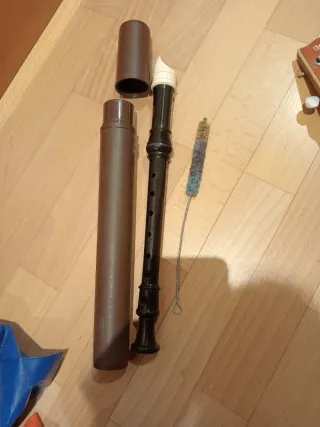 Flauta dulce negra con funda