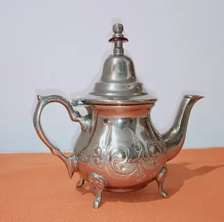 Tetera artesanal vintage,baño plata. Perfecta