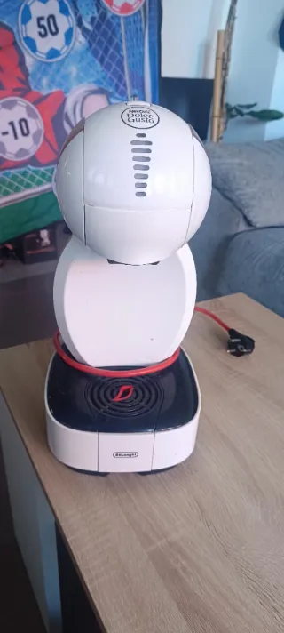 Cafetera Dolce Gusto Roja y Blanca