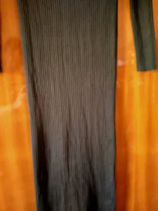 Vestido verde de punto largo de Zara