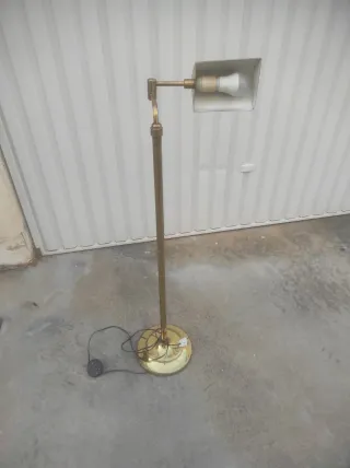 Lampada da terra vintage dorata