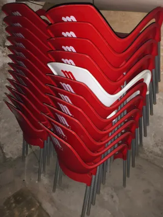 Sillas Maho rojas y blancas (pack) de 22 unidades