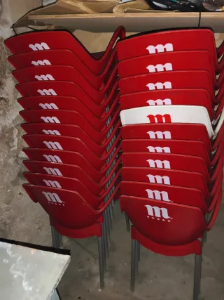 Sillas Maho rojas y blancas (pack) de 22 unidades