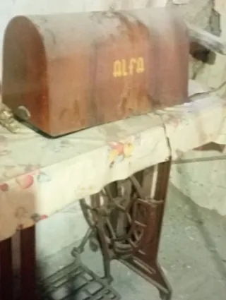 Juego de Vasijas Antiguas y Platos