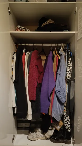 Armario blanco de madera