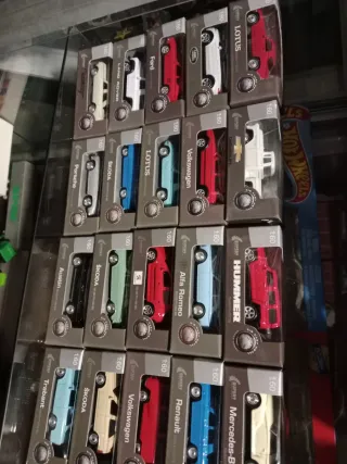 Colección de 24 coches a escala 1:60
