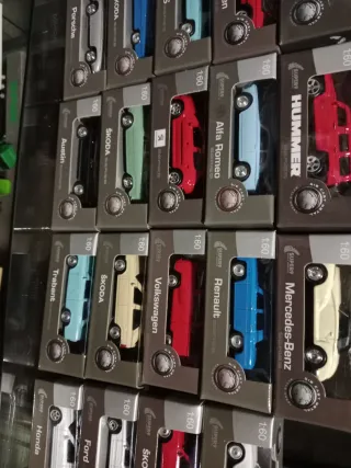 Colección de 24 coches a escala 1:60