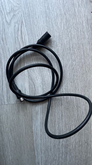 Varios cables de cobre y antena