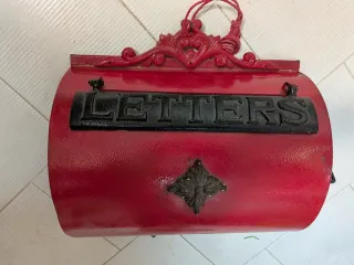 Cassetta postale inglese rossa