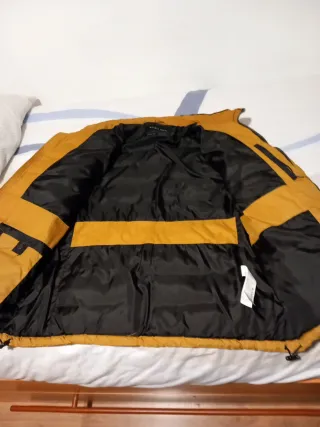 Parka hombre color mostaza