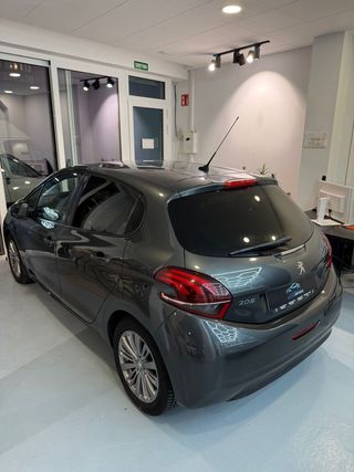 Peugeot 208 2016