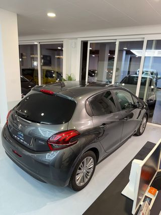 Peugeot 208 2016