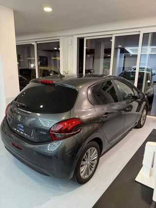 Peugeot 208 2016