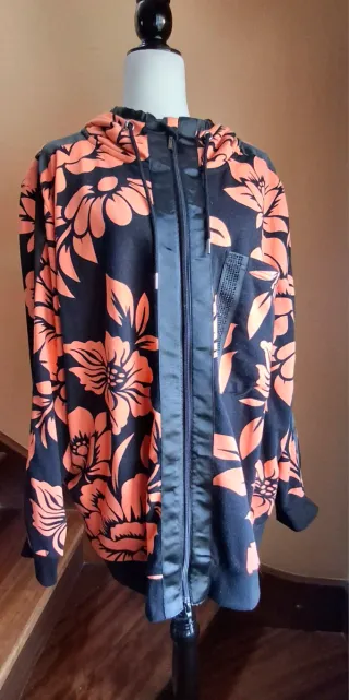 Sudadera con estampado floral