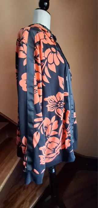 Sudadera con estampado floral