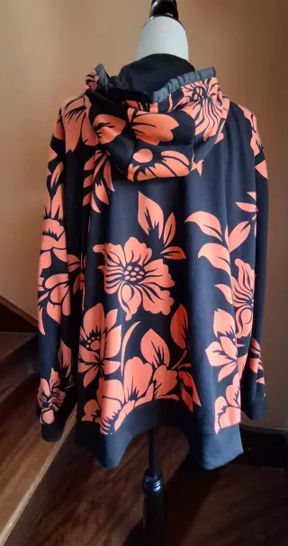 Sudadera con estampado floral