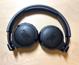 Auriculares JBL 670 NC Bluetooth y Noise Cancel.