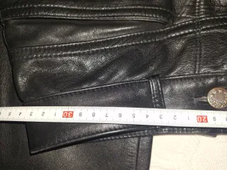 Pantalón de cuero negro