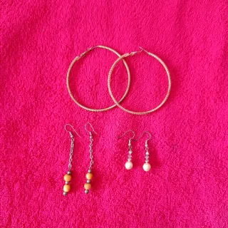 Tres pares de pendientes