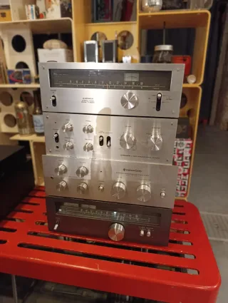 Vari set di attrezzature Hi-Fi vintage