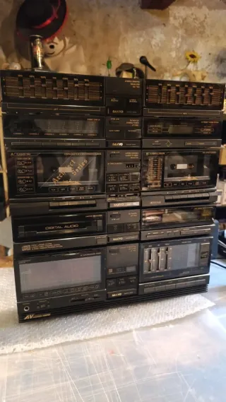 Vari set di attrezzature Hi-Fi vintage