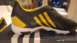 Scarpe da calcio Adidas nere e oro