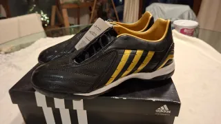 Scarpe da calcio Adidas nere e oro