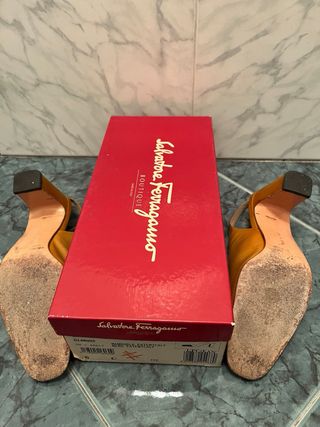 Scarpe Salvatore Ferragamo slingback tacco 7cm