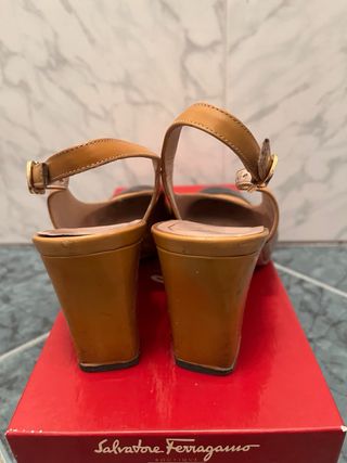 Scarpe Salvatore Ferragamo slingback tacco 7cm