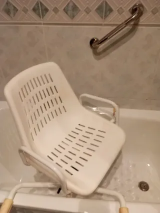 Silla de movilidad reducida para bañera