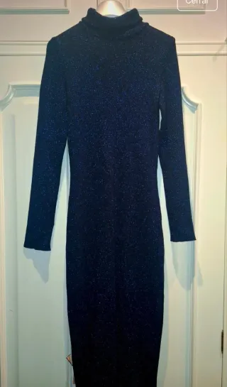 Vestido Lurex Azul Manga Larga Cuello Alto.