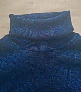 Vestido Lurex Azul Manga Larga Cuello Alto.