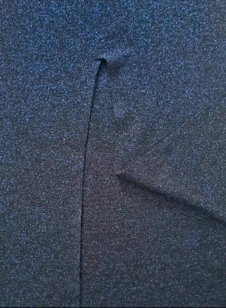 Vestido Lurex Azul Manga Larga Cuello Alto.