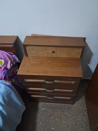 2 Comodini in legno con vimini