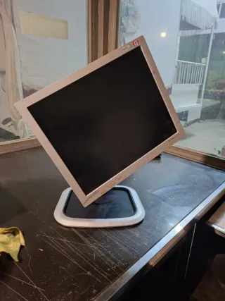 Samsung SyncMaster 710v Monitor