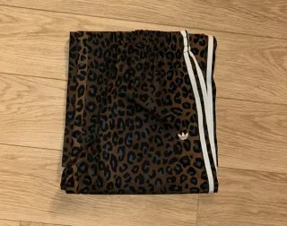 Pantalones Adidas Estampado Animal Print
