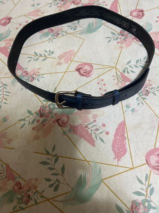 Cinturón de piel azul y negro