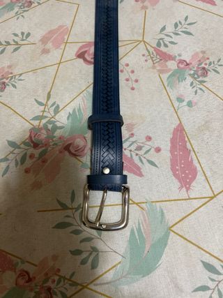 Cinturón de piel azul y negro