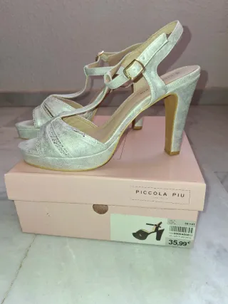 Zapatos de tacón plateadas talla 40