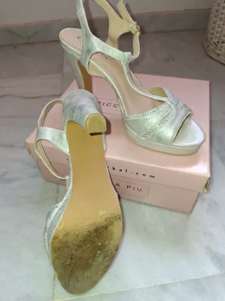 Zapatos de tacón plateadas talla 40