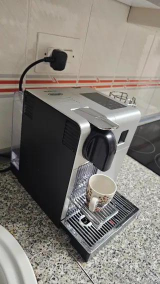 Cafetera Nespresso DeLonghi Lattissima Pro