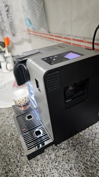 Cafetera Nespresso DeLonghi Lattissima Pro