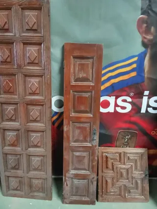 Puertas de madera tallada.. Cuarterones