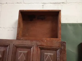 Puertas de madera tallada.. Cuarterones