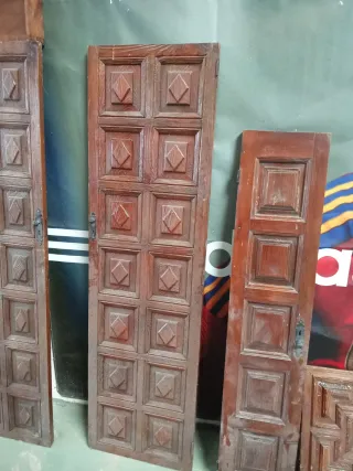 Puertas de madera tallada.. Cuarterones