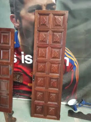 Puertas de madera tallada.. Cuarterones