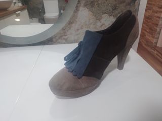 Zapatos de ante marrones y azules