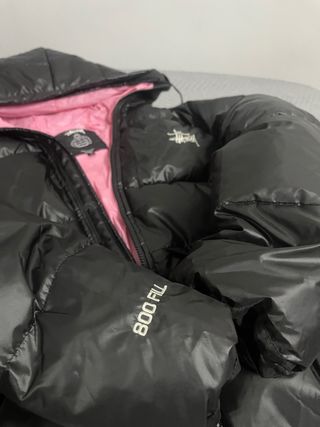 Chaqueta Stussy Negra con Forro Rosa