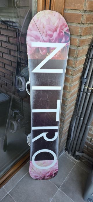 Tavola da snowboard Nitro con attacchi e scarponi